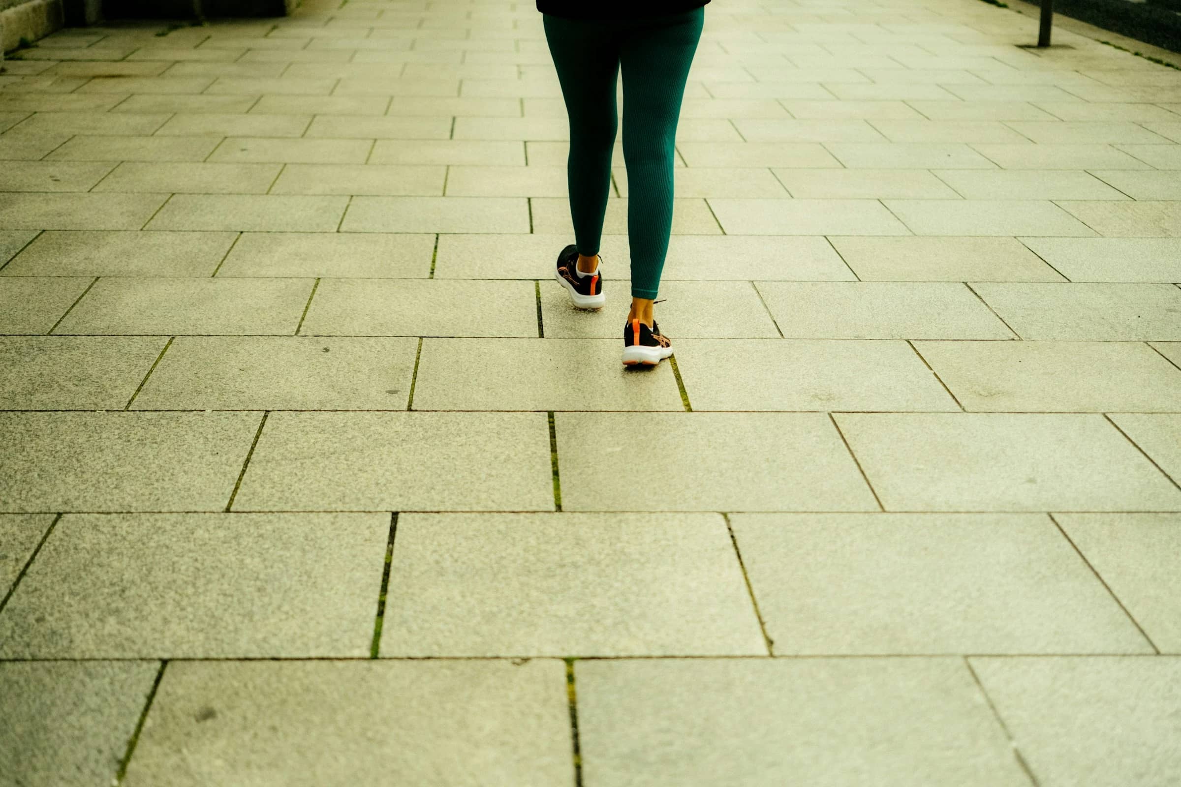 Rückwärtsgehen: 4-Wochen-Plan für starke Knie